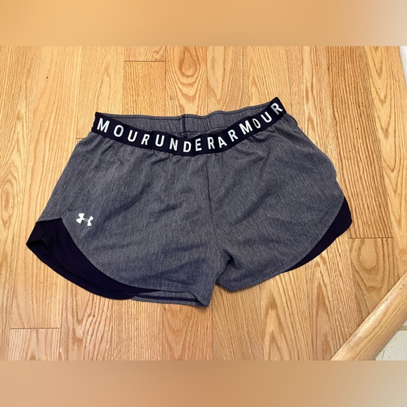 Under Armour loose fitting women’s shorts - Picture 1 of 3
